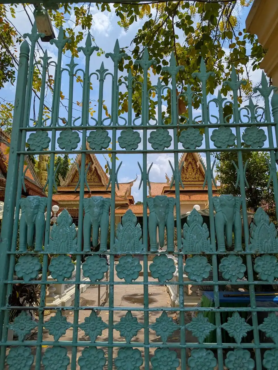 /phnom-penh/royal-palace-park3.jpg