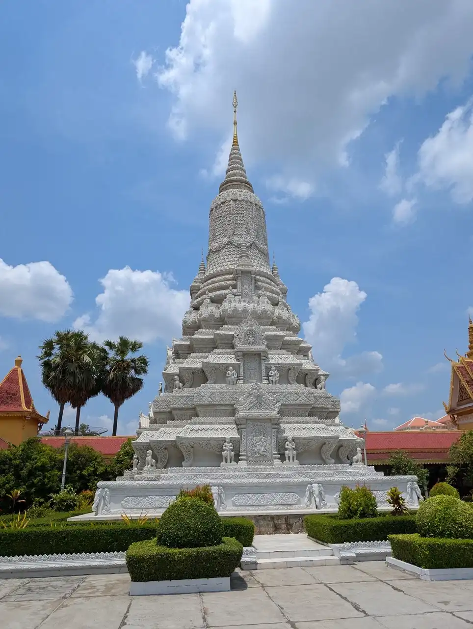 /phnom-penh/silver-pagoda2.jpg
