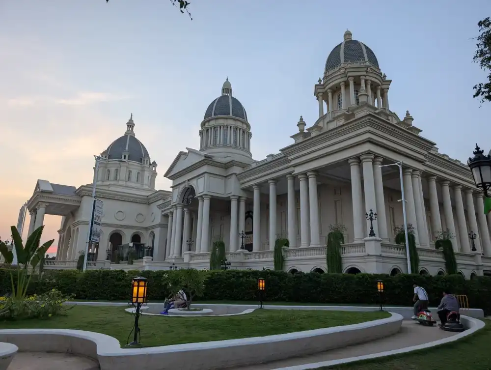 /phnom-penh/euro-park2.jpg