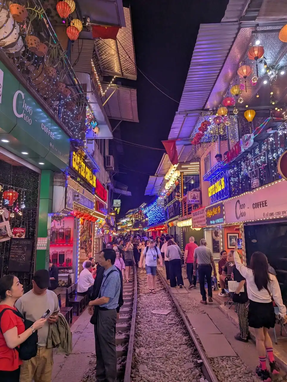 /hanoi/hanoi-train-street7.jpg