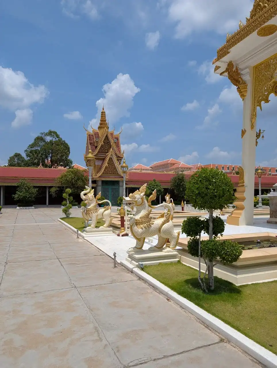 /phnom-penh/silver-pagoda3.jpg