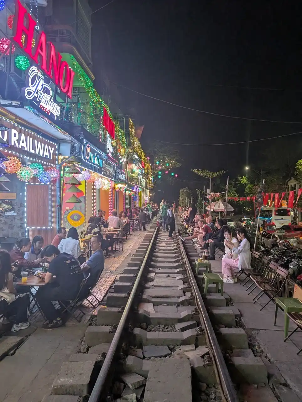/hanoi/hanoi-train-street3.jpg