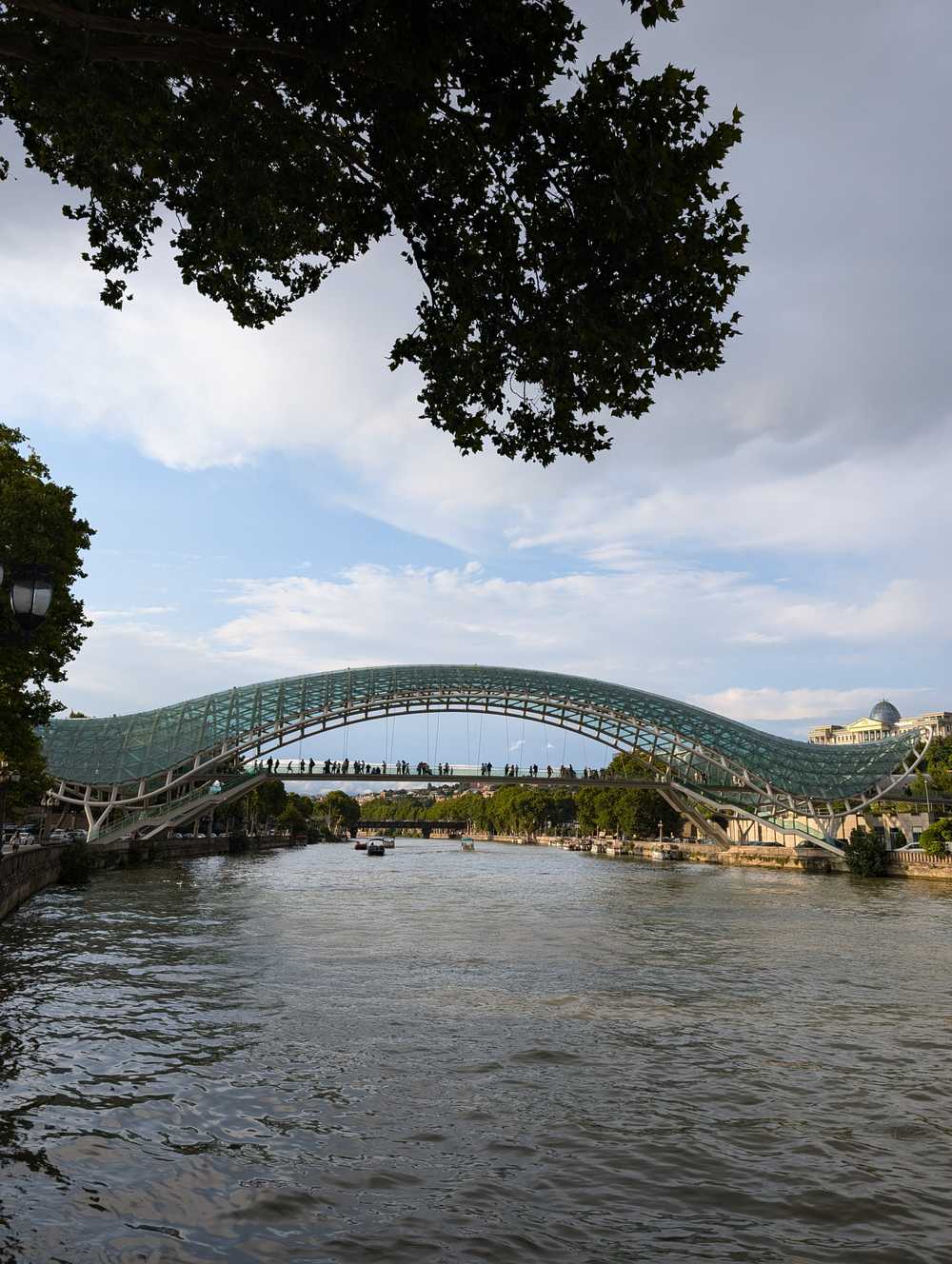 /tbilisi/peace-bridge2.jpg