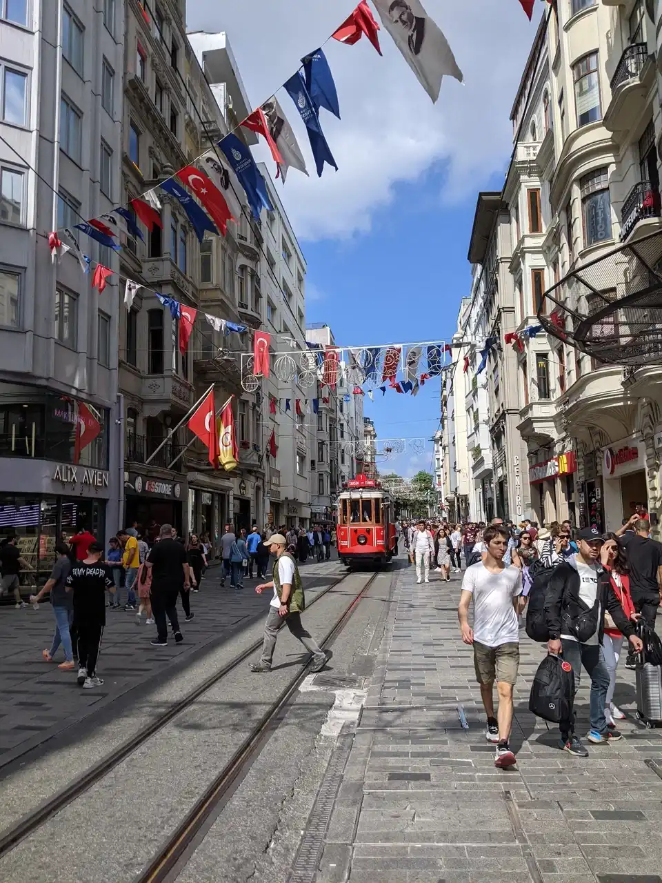 /istanbul/istiklal2.jpg