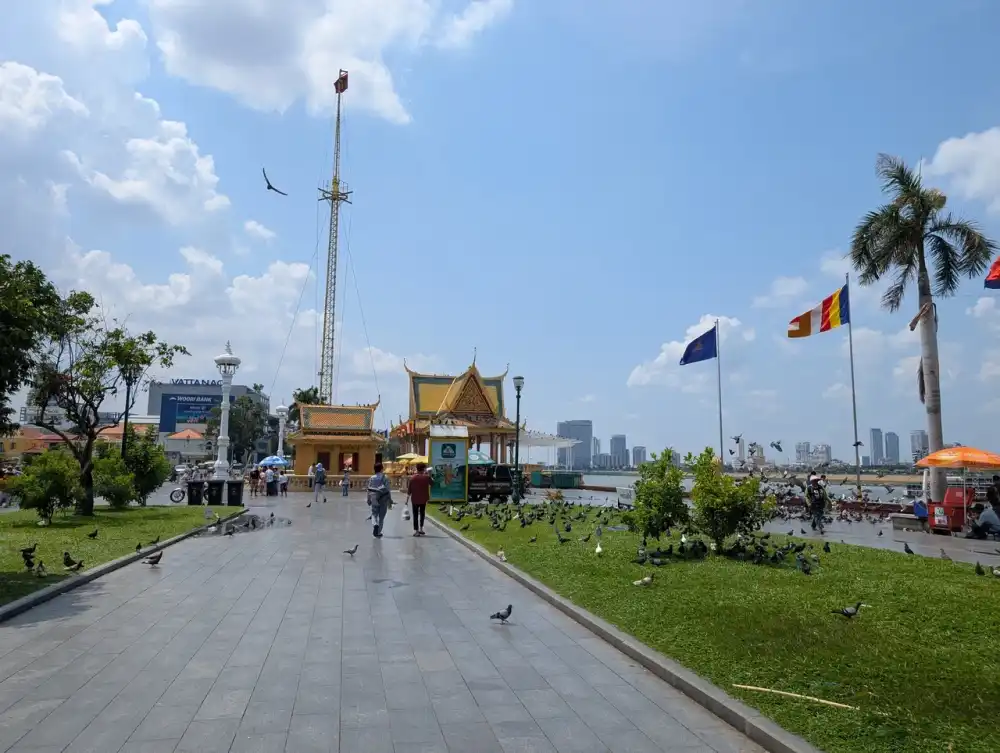 /phnom-penh/embankment6.jpg