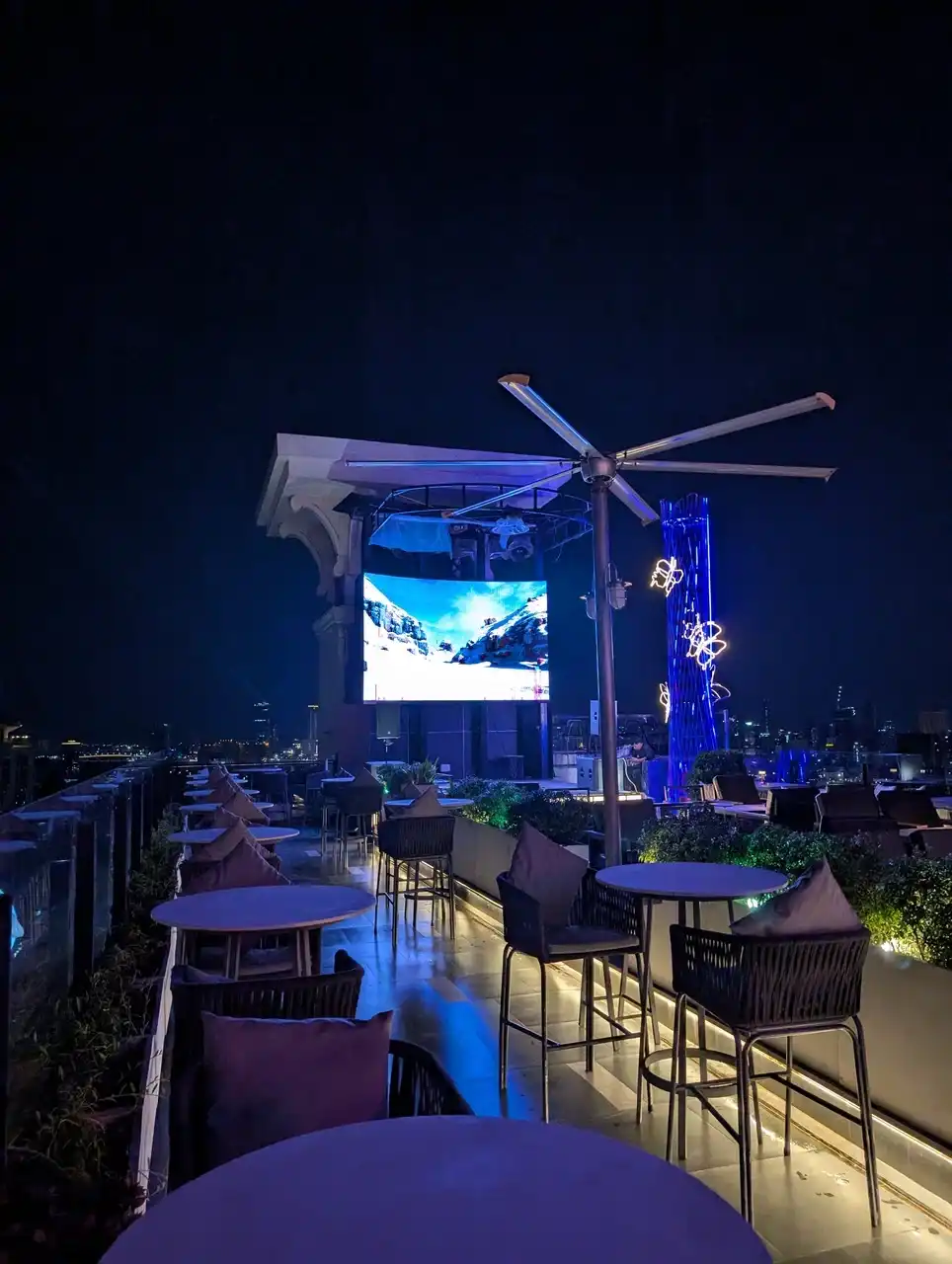/phnom-penh/scenery-bar3.jpg