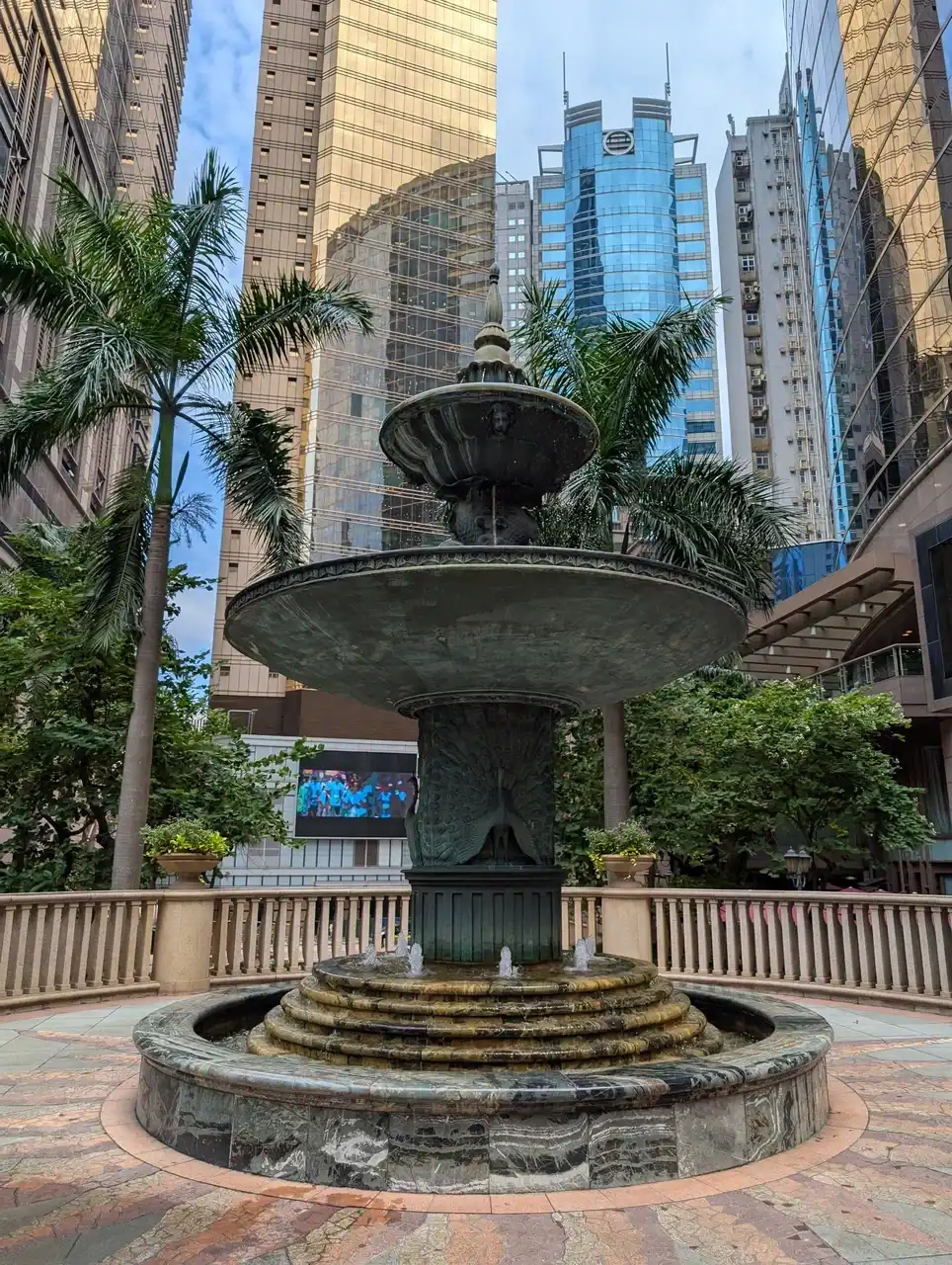 /hong-kong/center3.JPG