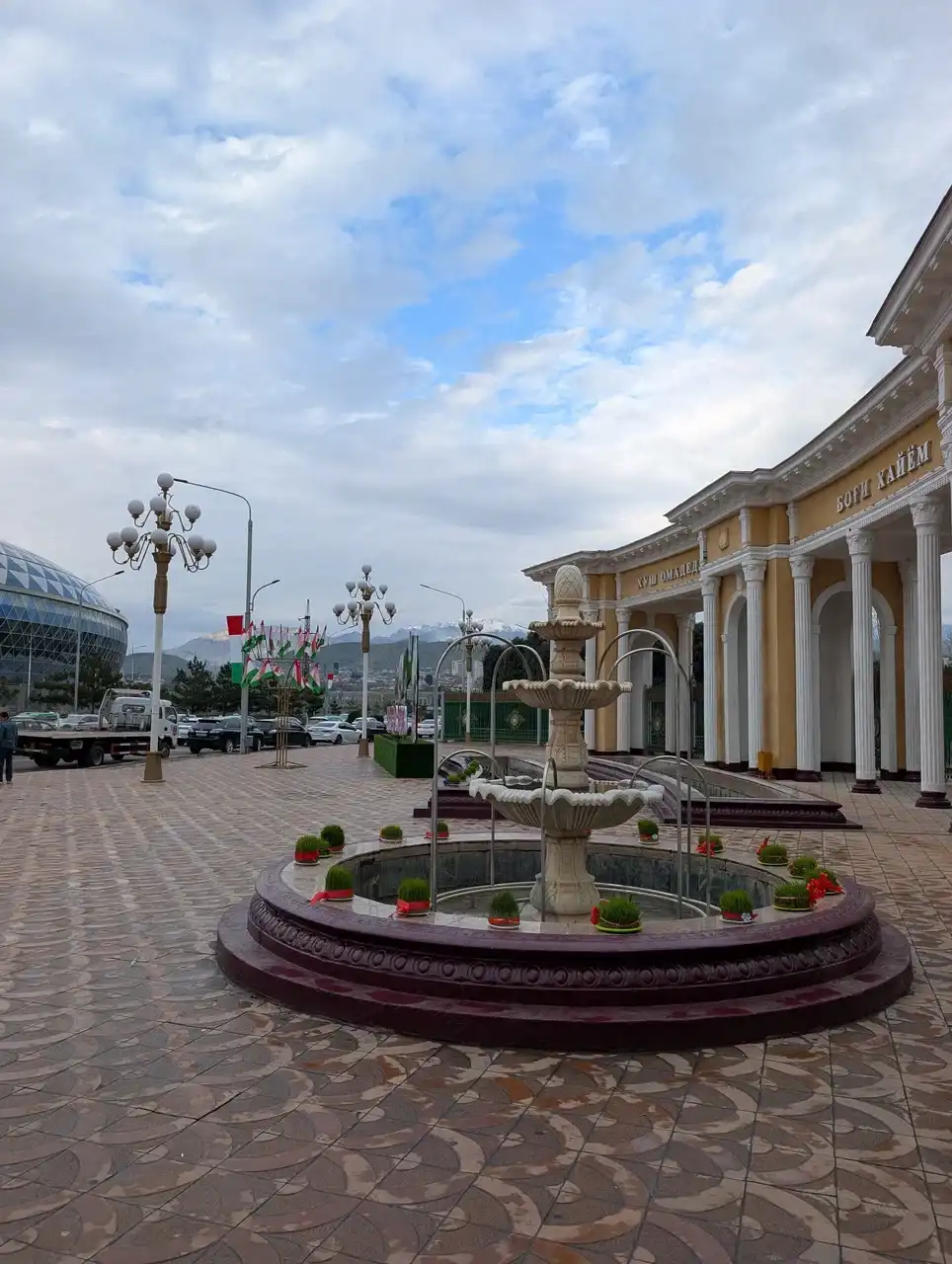 /dushanbe/park-khayom1.JPG