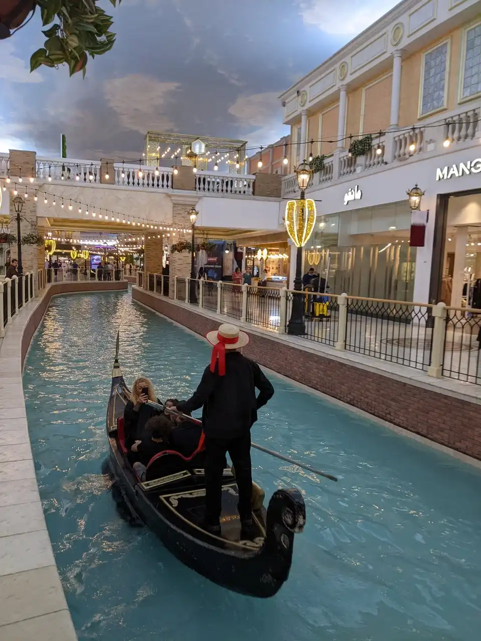 /doha/villaggio-mall3.JPG