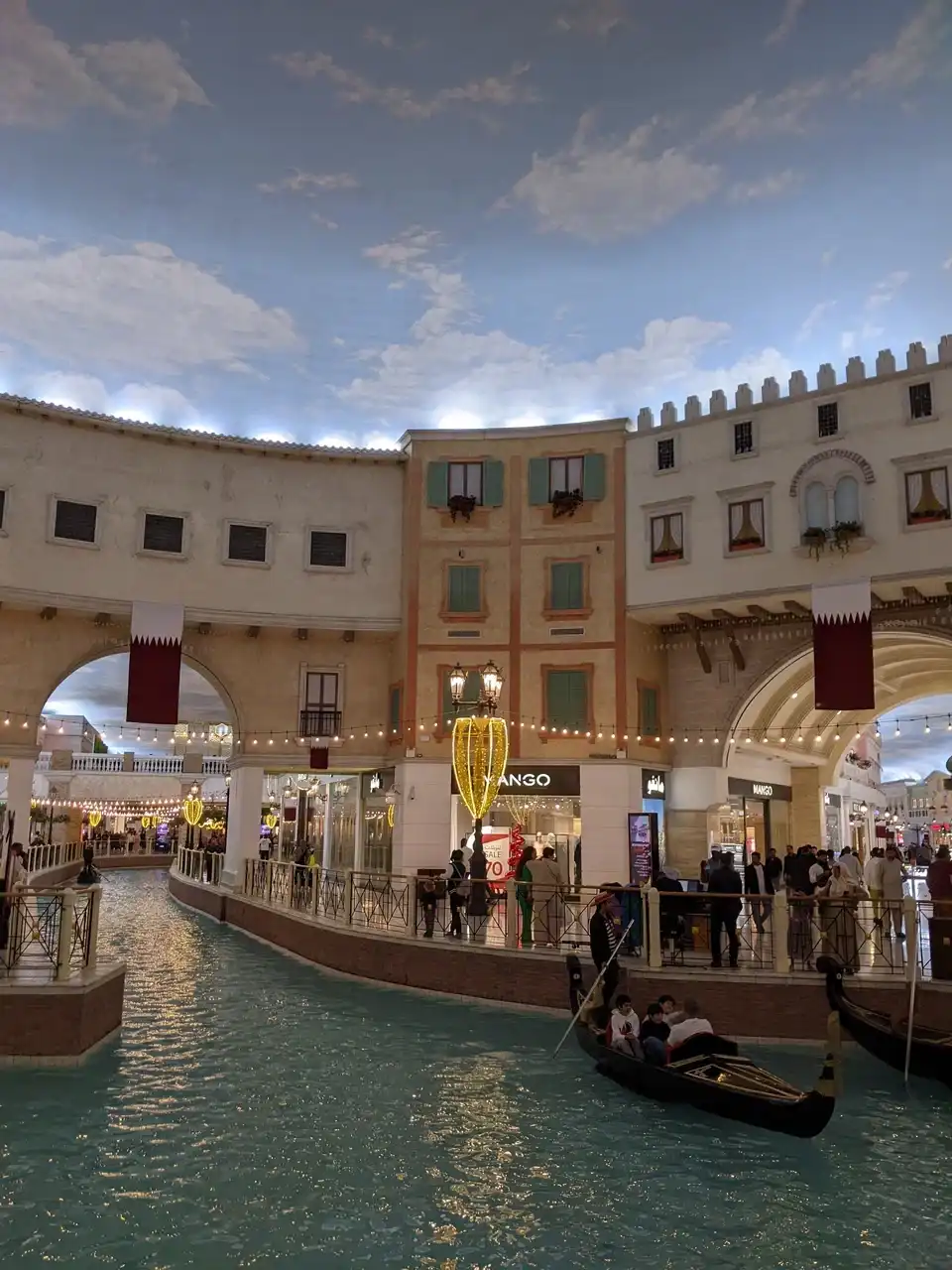 /doha/villaggio-mall2.JPG