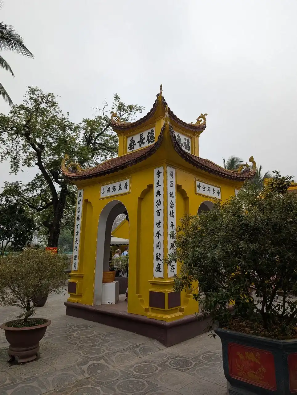 /hanoi/tran-quoc-pagoda8.jpg