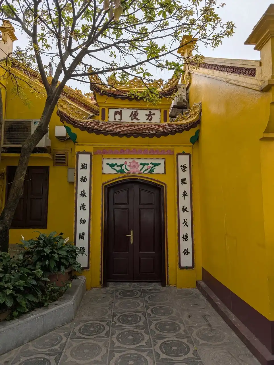 /hanoi/tran-quoc-pagoda2.jpg