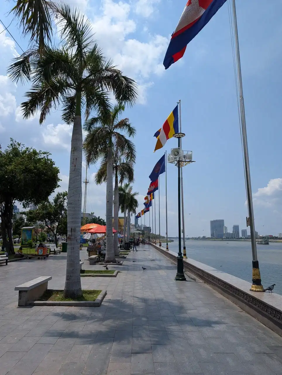 /phnom-penh/embankment5.jpg