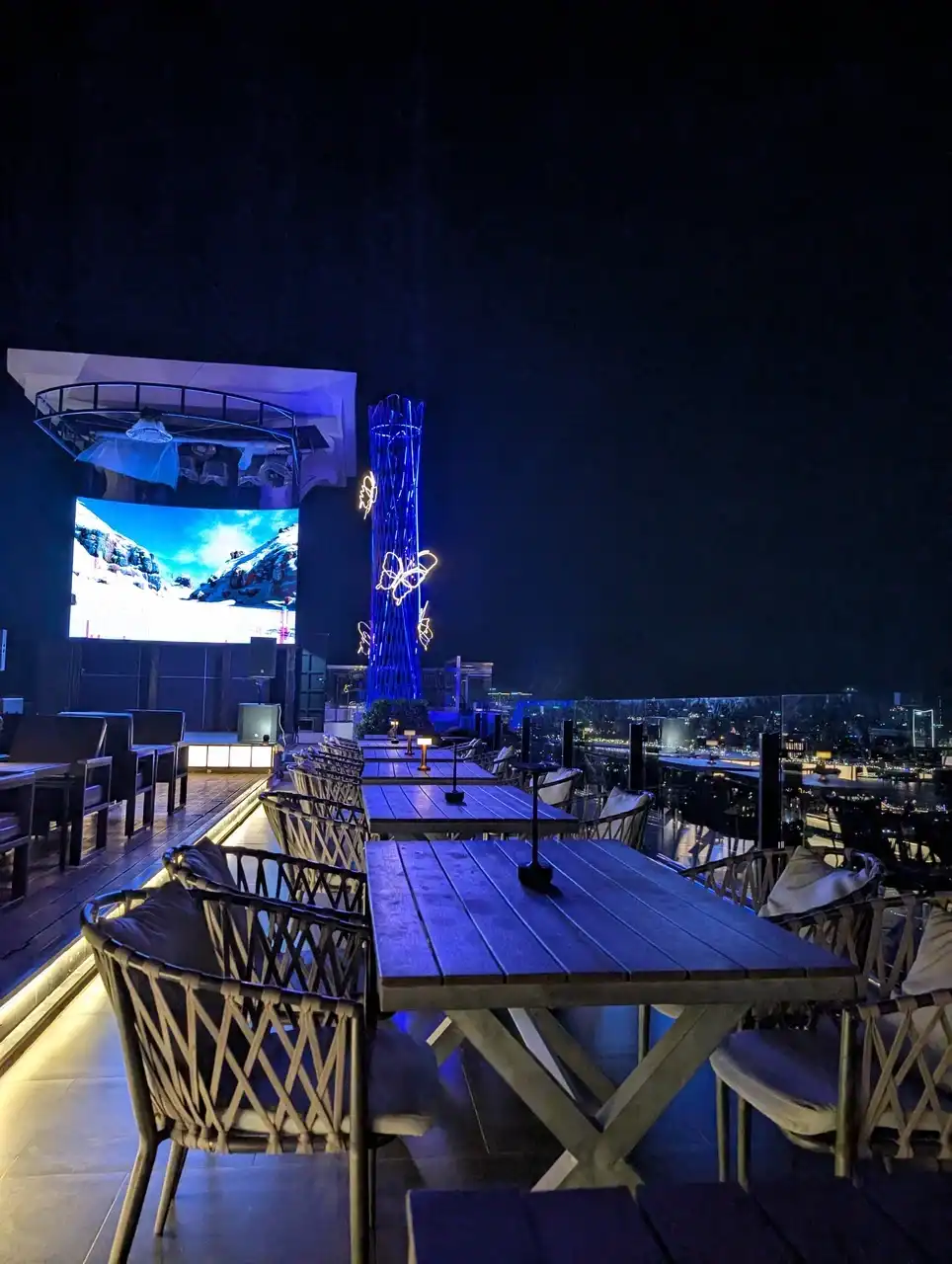 /phnom-penh/scenery-bar2.jpg
