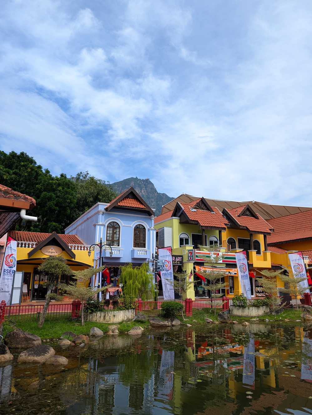 /langkawi/oriental-village3.JPG
