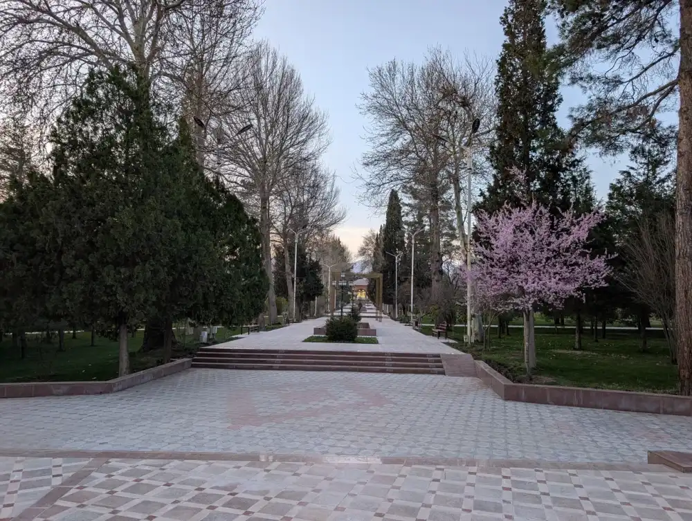 /dushanbe/park-ayni3.JPG