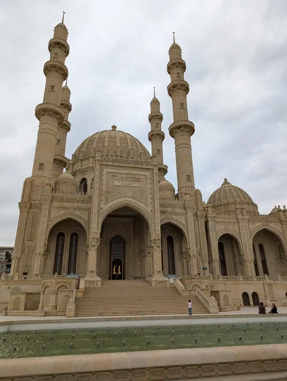 /baku/heydar-mosque2.jpg