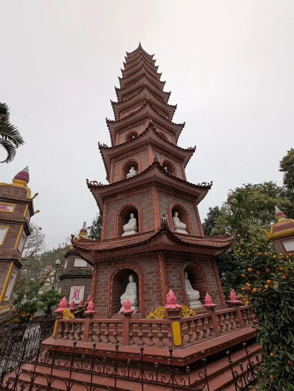 /hanoi/tran-quoc-pagoda7.jpg