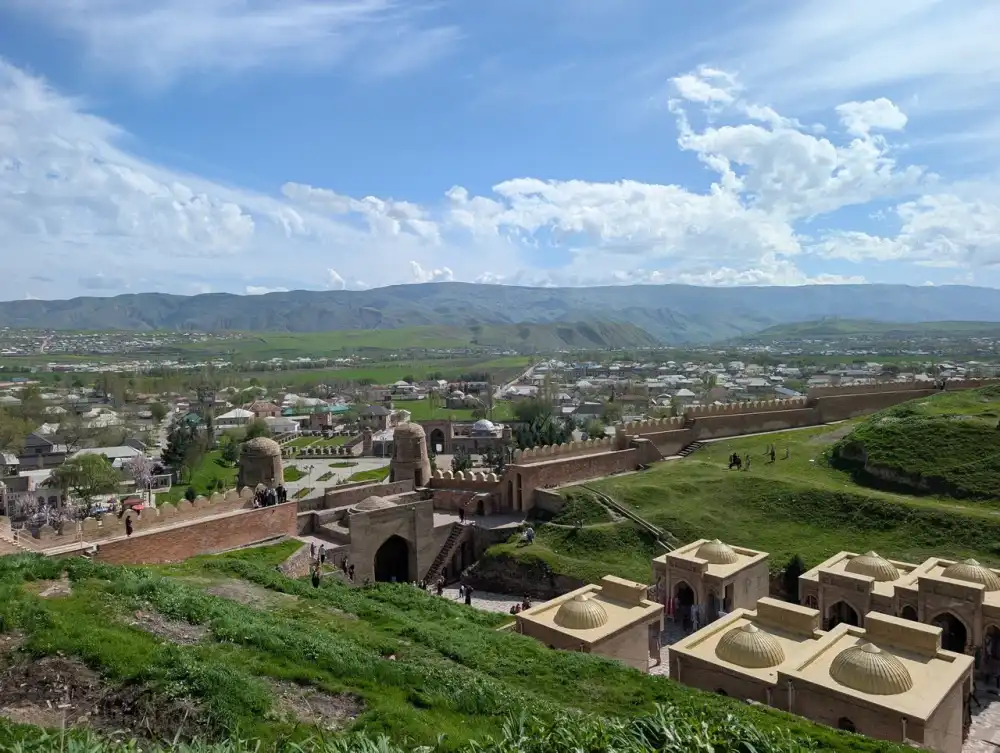 /dushanbe/hisor-fortress3.JPG